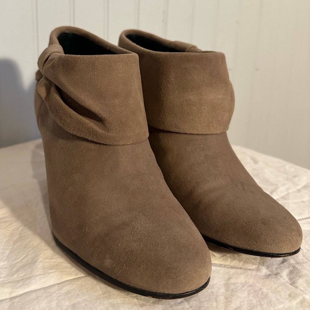 Kate Spade | Bison Suede Ankle Bootie w/ Bow | Women’s size 8